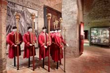 Ausstellungsansicht Zunft und Handwerk - Das Geheimnis der Brüderschaft Foto: pedagrafie
